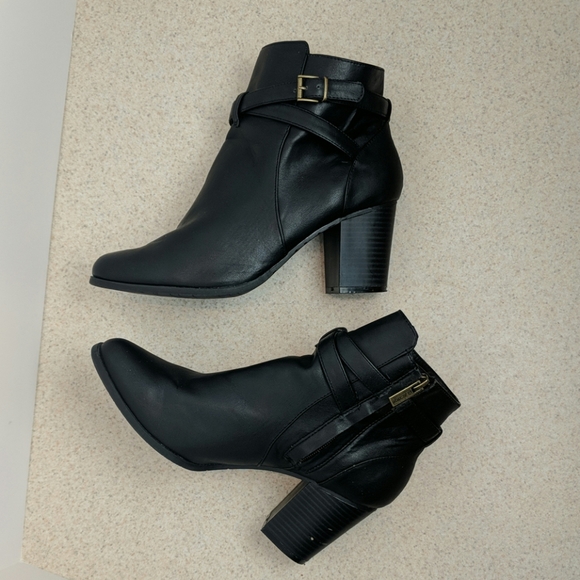 Kenneth Cole Reaction Shoes - Kenneth Cole Reaction size 10 black booties